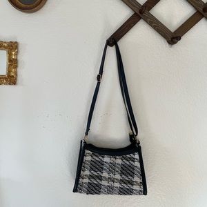 black/white/tan knit shoulder bag